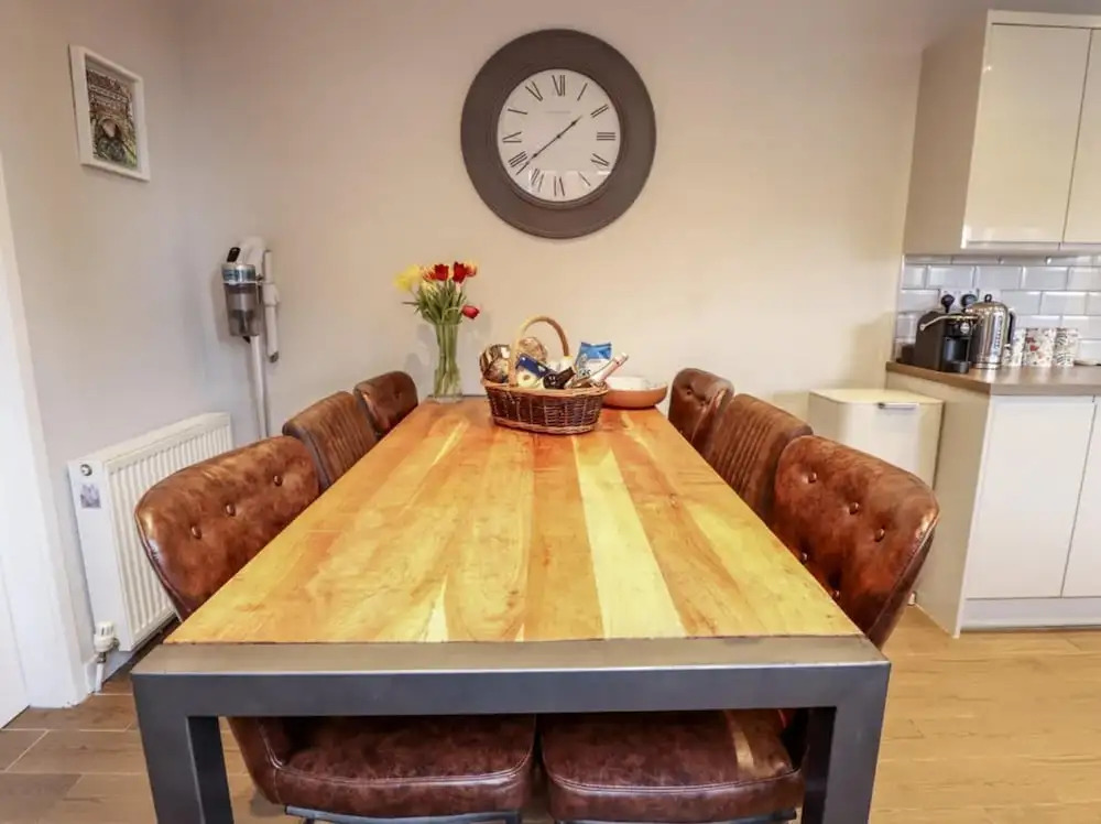Luxury Lincoln Home - Sleeps 8 - Hot Tub - Pets