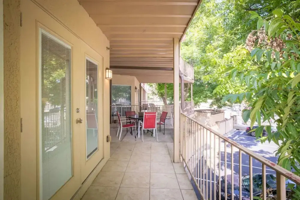 Waterwheel Hideaway - Cozy Condo for 6 With Resort-style Amenities