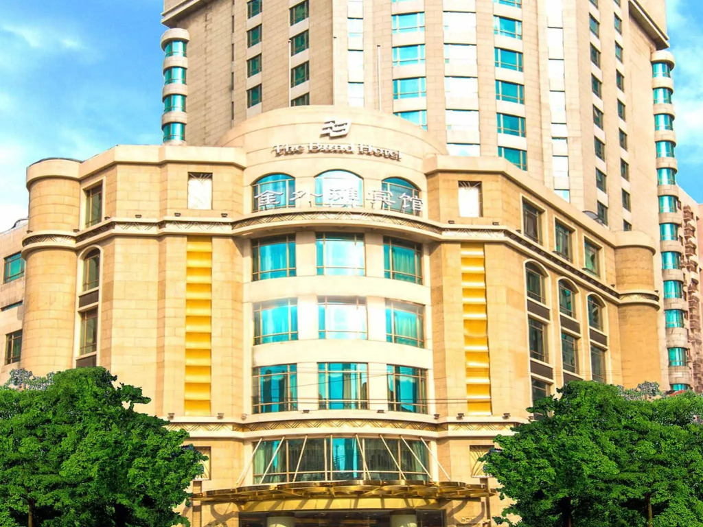 Shanghai Elong Hotel by the bund and Nanjing road Pedestrian street