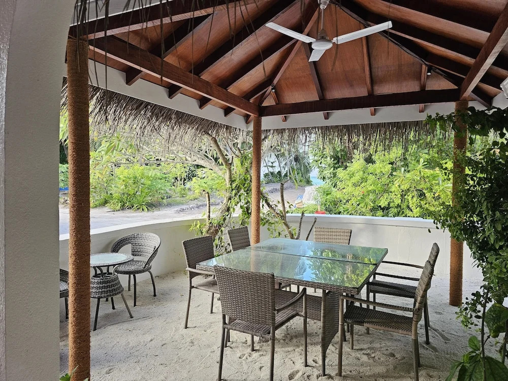 Island Luxury Fehendhoo