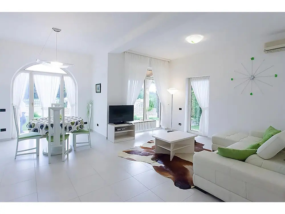 Apartment With Terrace And Pool In Medulin For 4 People Near The Sea
