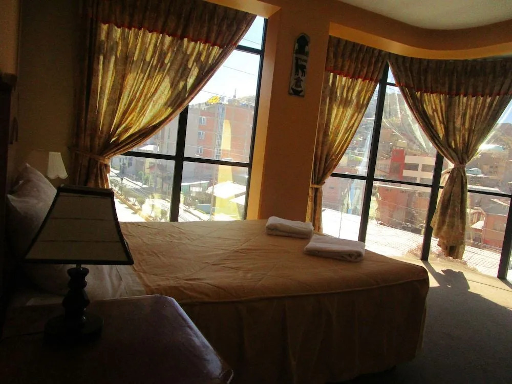 The Real House-Hostel