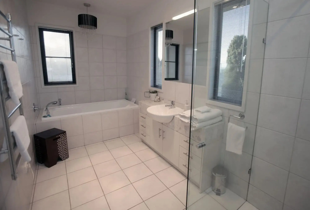 Cowes Luxury Beachfront Apartment - Phillip Island