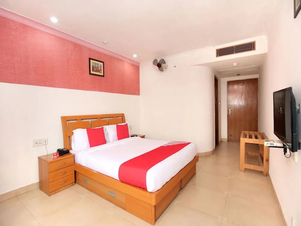 OYO 13365 Hotel Teg Royal