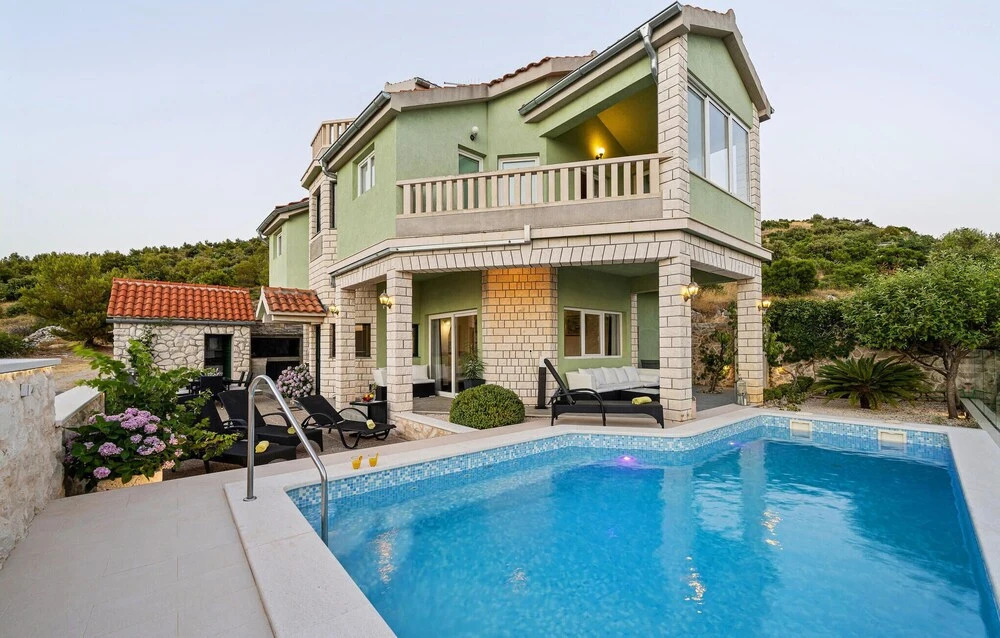 Awesome Home In Primosten