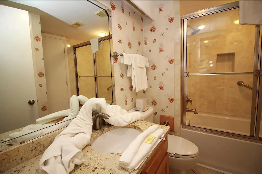 Windrift 410w 2 Bedroom Condo by RedAwning
