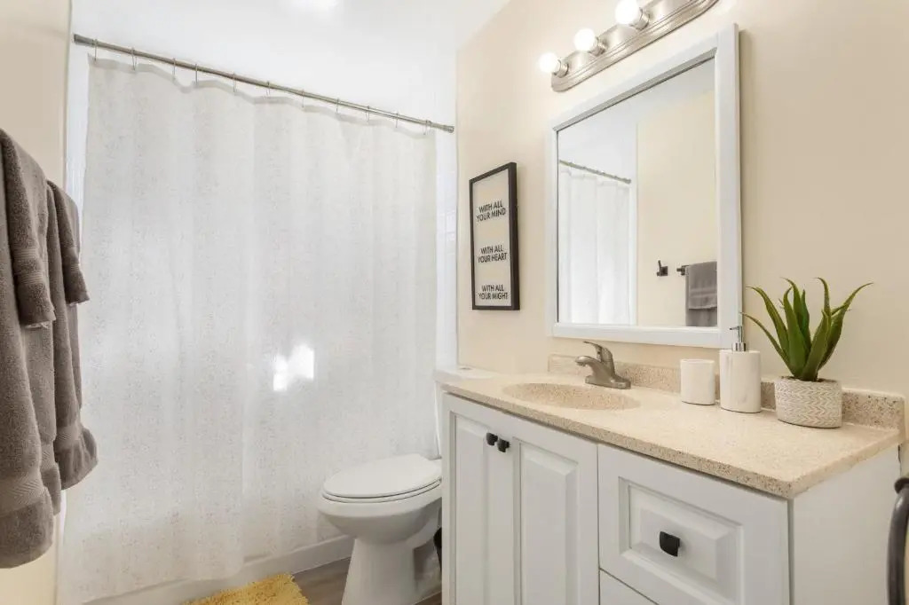 Luxury King Bed Projector Room near Beach & Disneyland