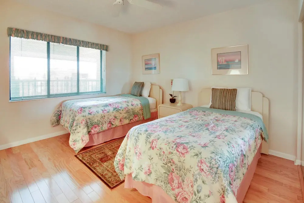 Land's End 404 Building 3 Top Floor With Stunning Water View