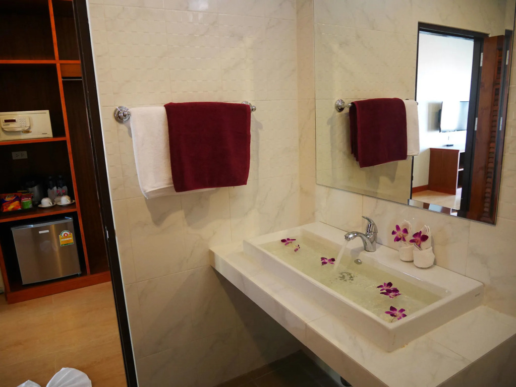 The Sunset Beach Resort - Koh Kho Khao