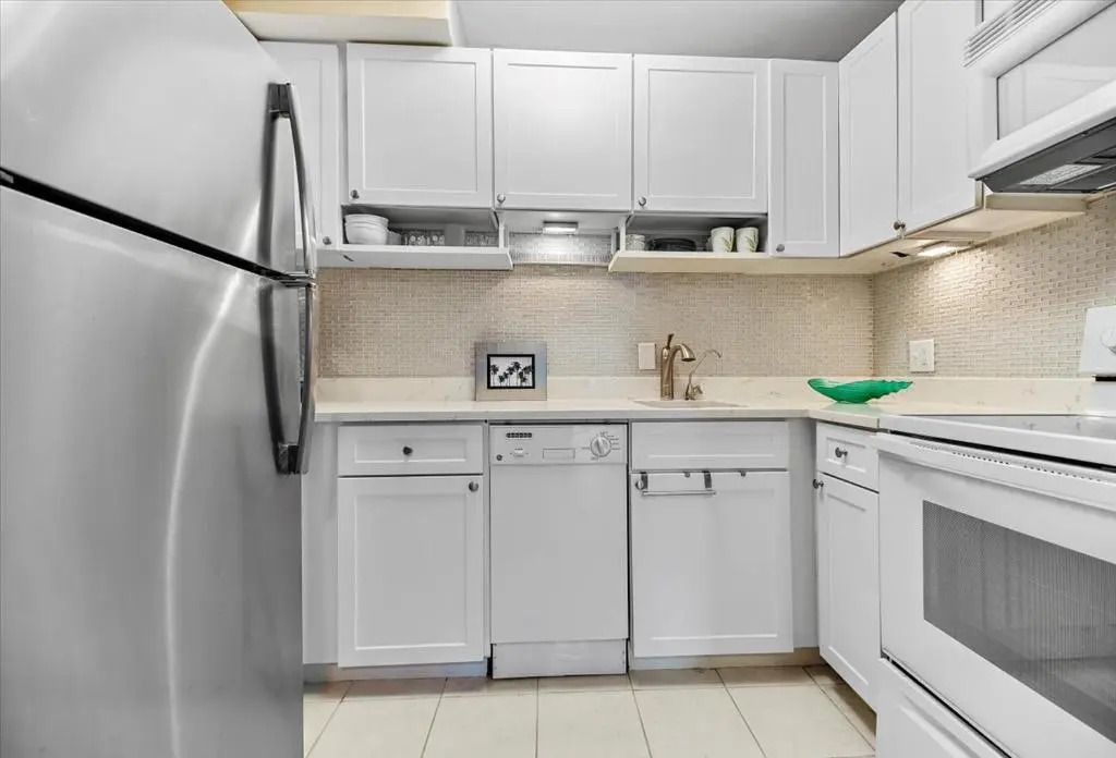 Village House 102, Sleeps 6, 2 Bedrooms, Pool