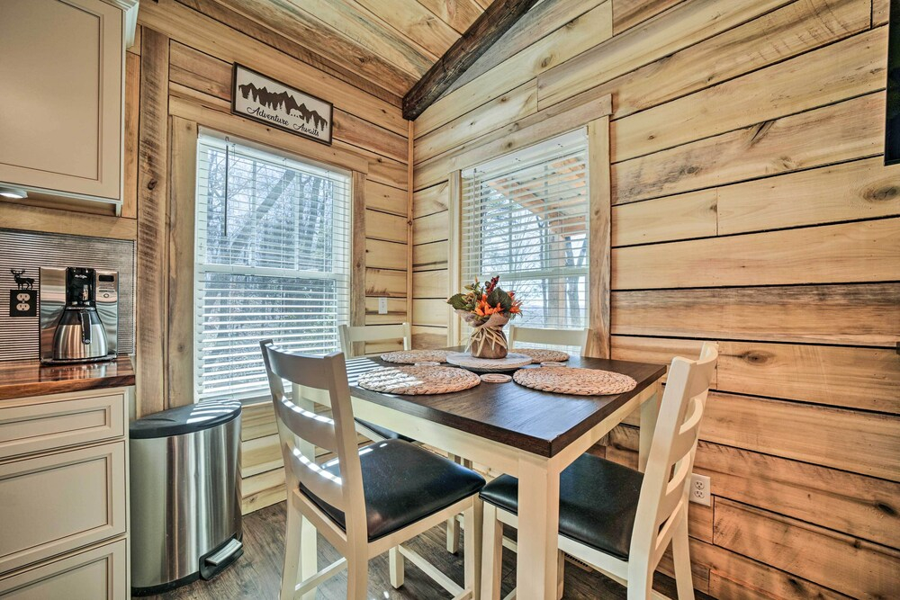 Modern Cabin w/ Fire Pit u003c 3 Mi to Trails