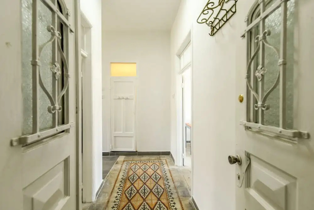 Vintage Charm 1BR Apt w Balcony & View