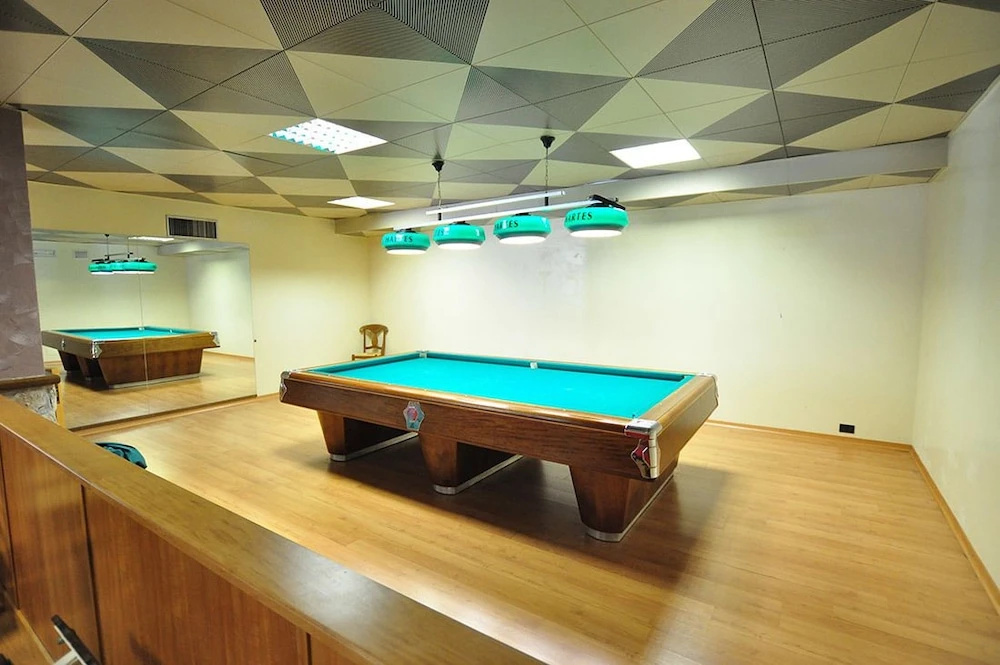 Leo Hotel