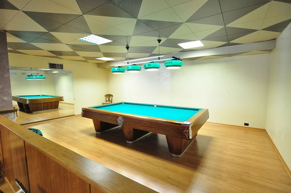 Leo Hotel