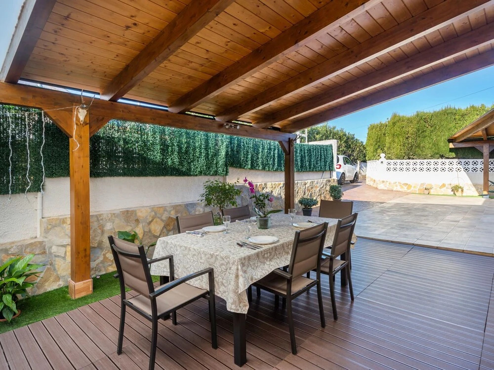 Inviting Mansion in Calpe with Hot Tub