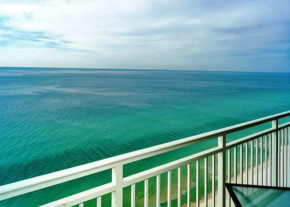 Emerald Beach 2332 579518 by RedAwning