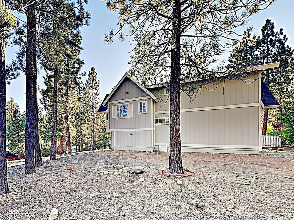 Eagles Nest: Large House Near Lake & Ski Resorts 3 Bedroom Home