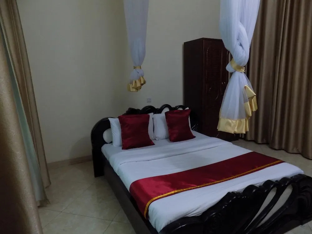 City Entry Hotel