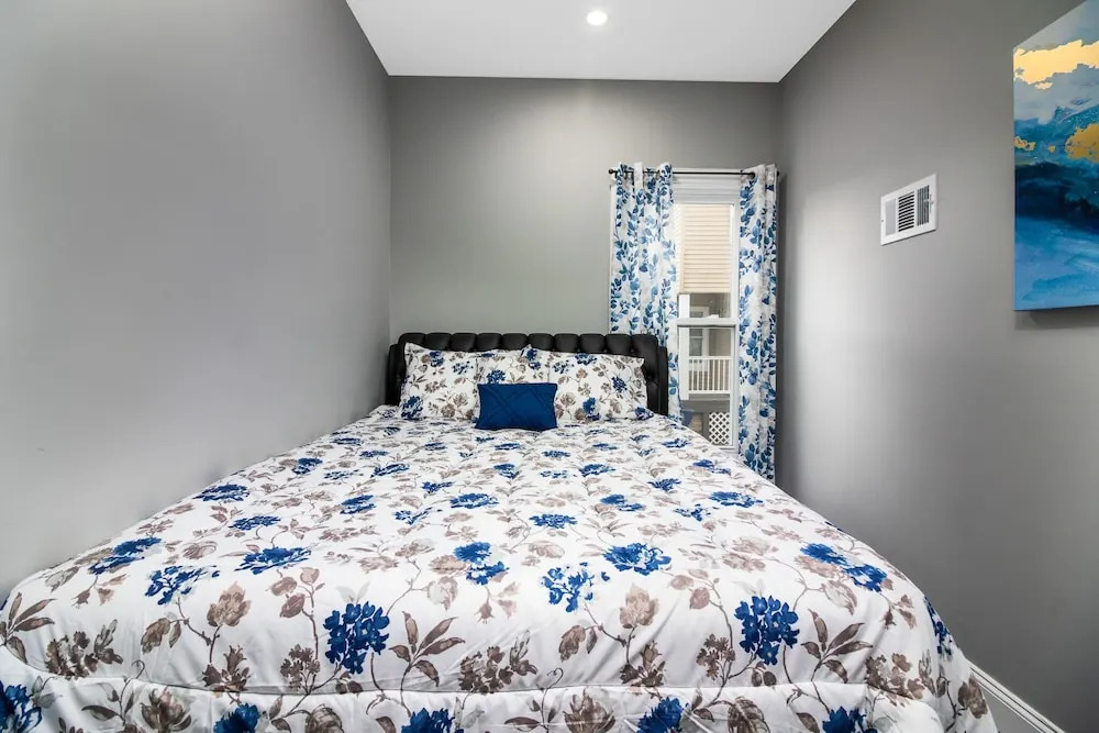 Cozy 1 bedroom Apartment Sleeps 4