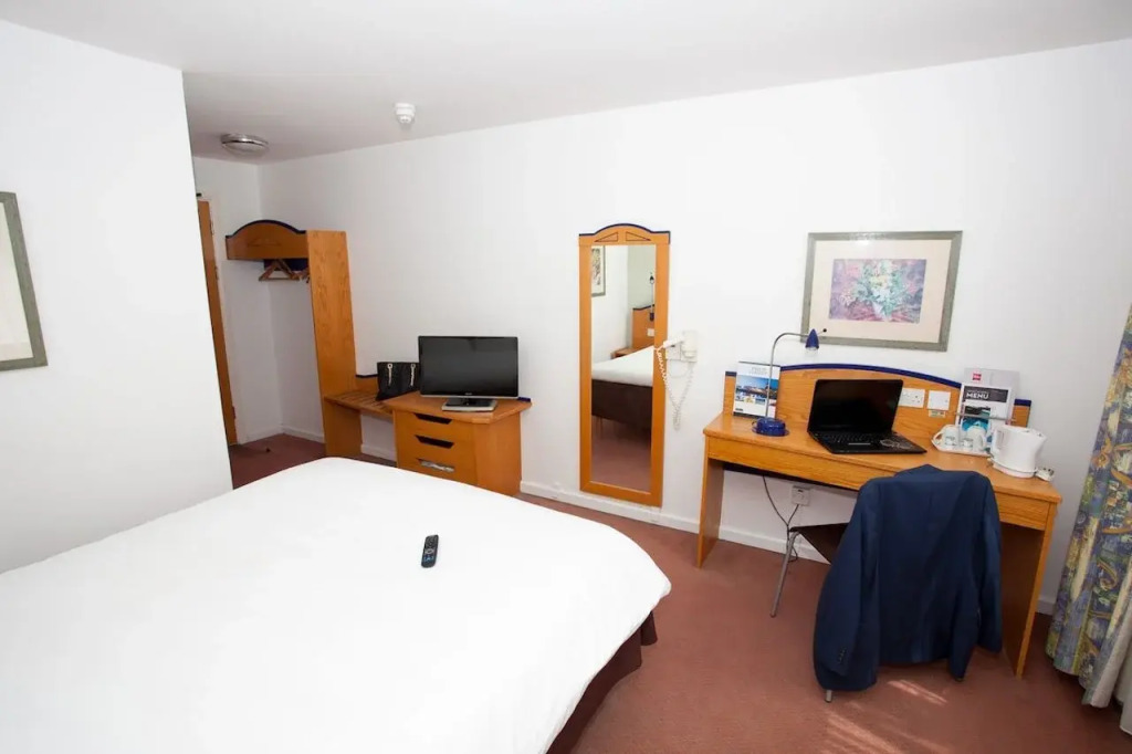ibis Cardiff Gate - International Business Park Hotel
