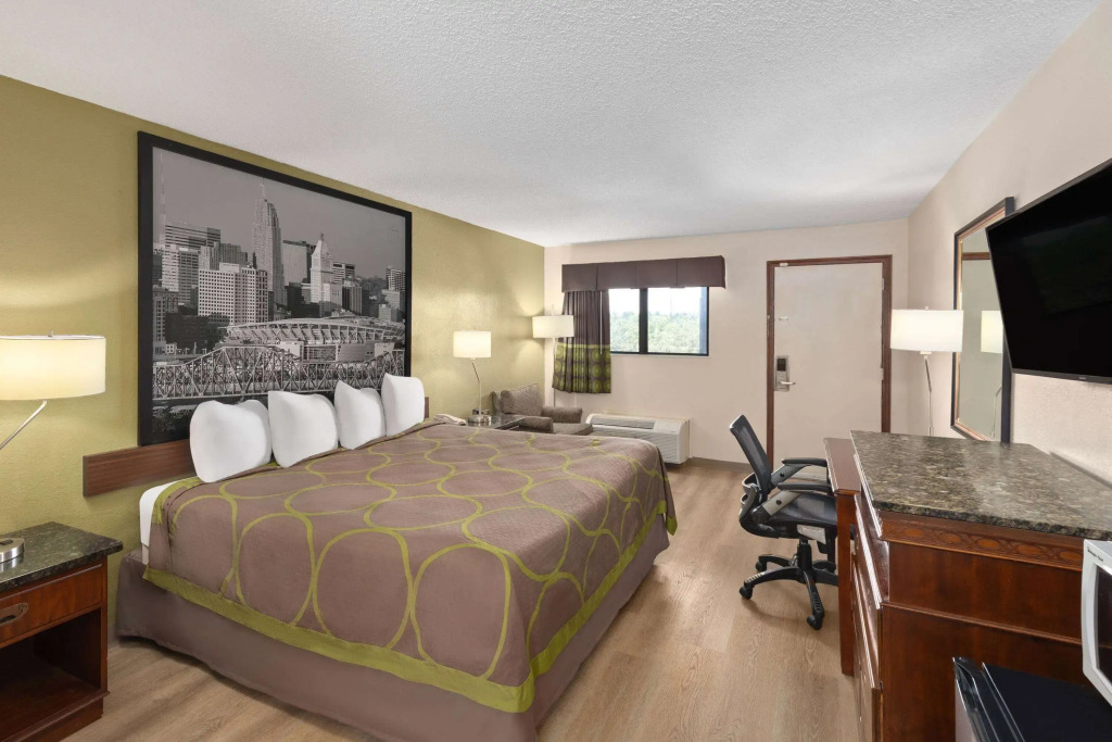 Super 8 by Wyndham Fort Mitchell Cincinnati Area