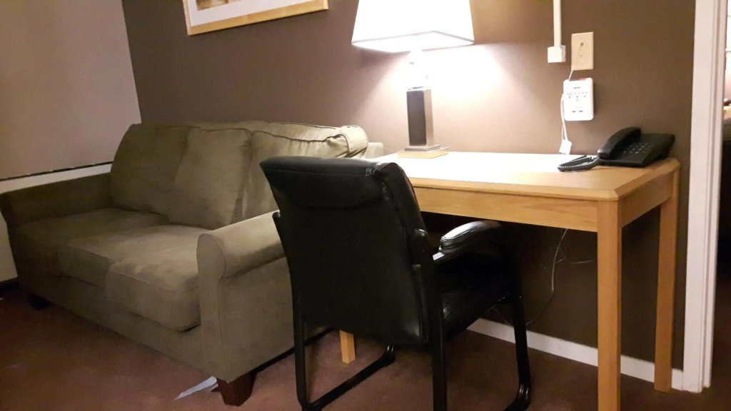 Canway Inn & Suites