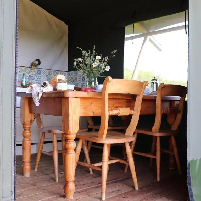 Brackenhill Glamping - Safari Tent with Hot Tub
