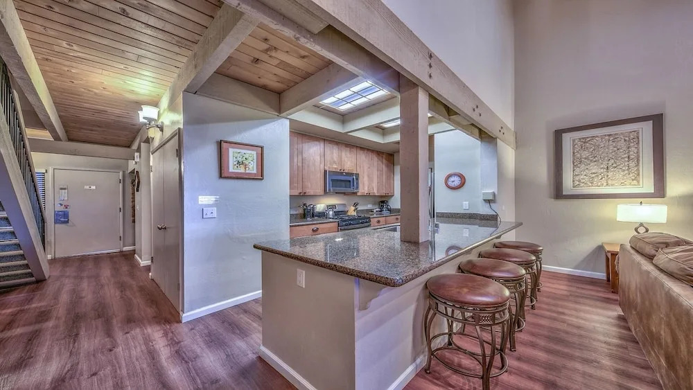 628 Lake View
