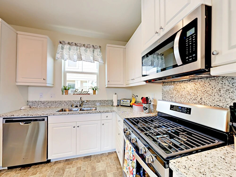 Brand-new 2BR w/ Balcony, Near Beach 2 Bedrooms 2.5 Bathrooms Townhous