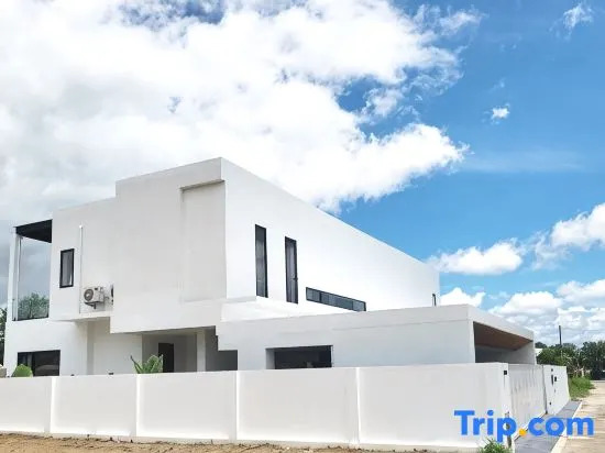 Poon Pool villa near Ruamchok :Boxing private pool etc.