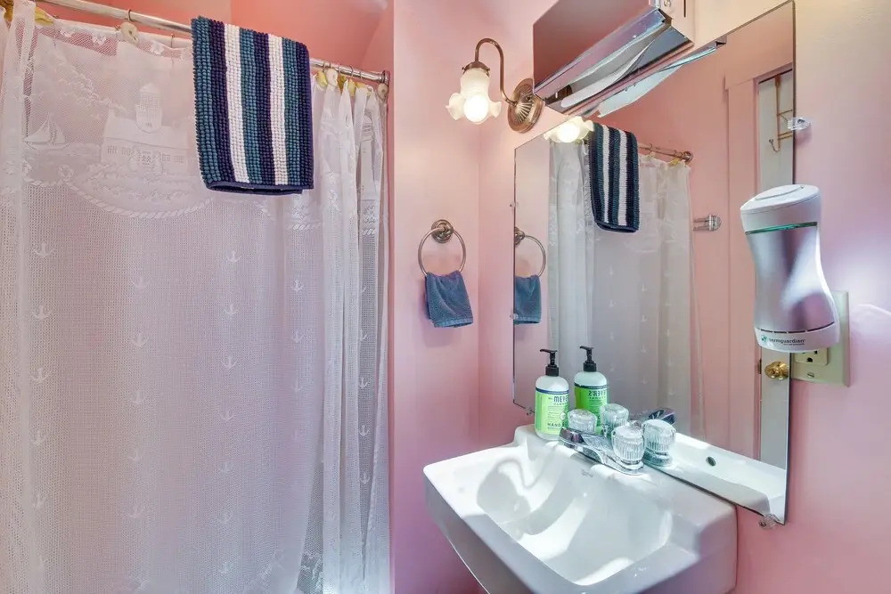 Cozy Boothbay Studio w/ Patio ~ 5 Mi to Harbor!