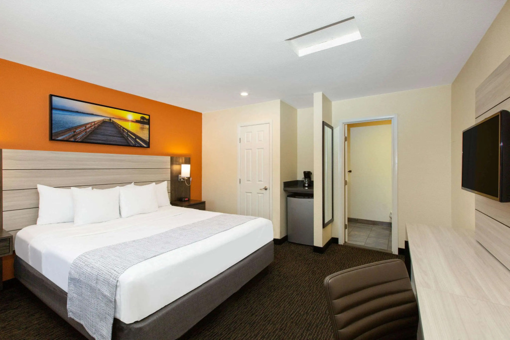 Days Inn by Wyndham Monterey-Fishermans Wharf Aquarium