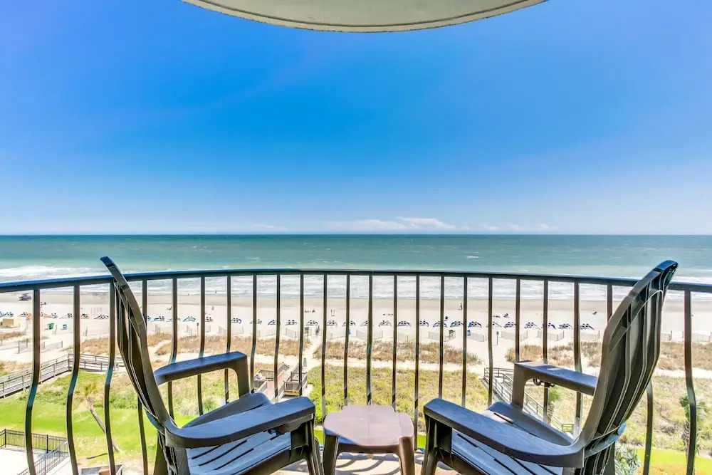 Private 3BR's at Palms by Hosteeva
