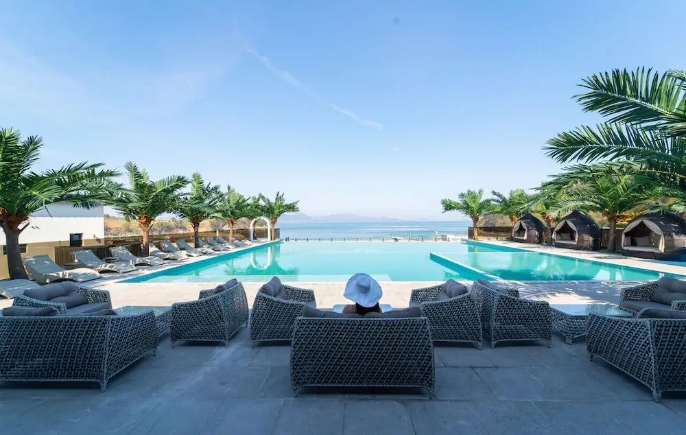Blue Mango Pool Villa & Resort