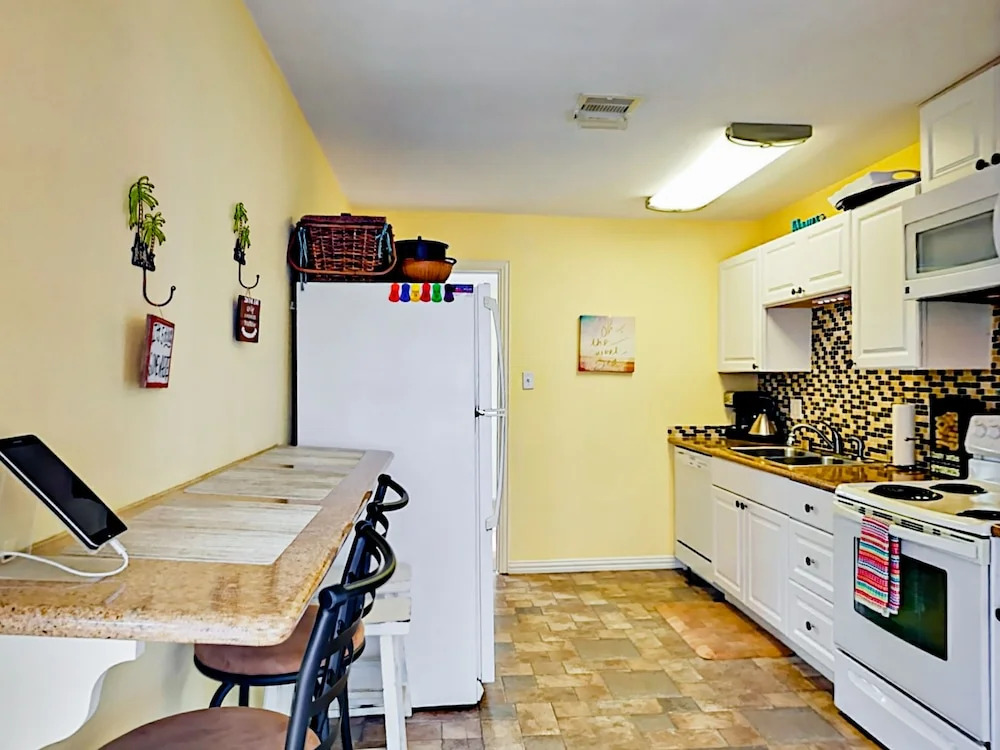 4121 Las Palmas Street Home by RedAwning