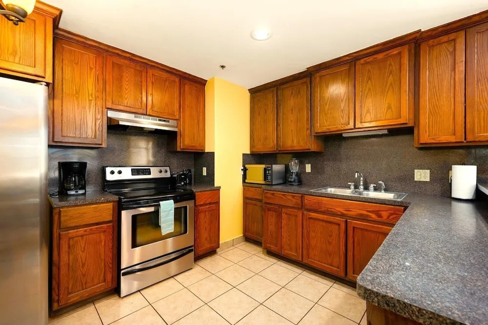 Lantana Retreat #2 2 Bedroom Condo by RedAwning