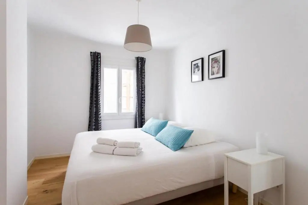 Furnished apartment 2 bedrooms in the old port district near all amenities