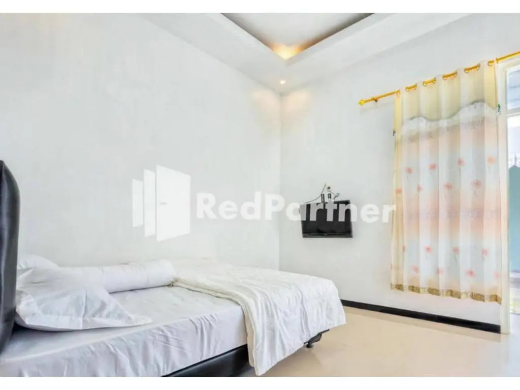 Griya Rahayu Guesthouse Mitra RedDoorz Near Jatim Park 2 Batu(Griya Rahayu Guesthouse RedPartner near Jatim Park 2 Batu)