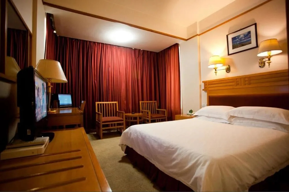 Mingxiang Hotel (Wenling Zeguo Passenger Transport Center)