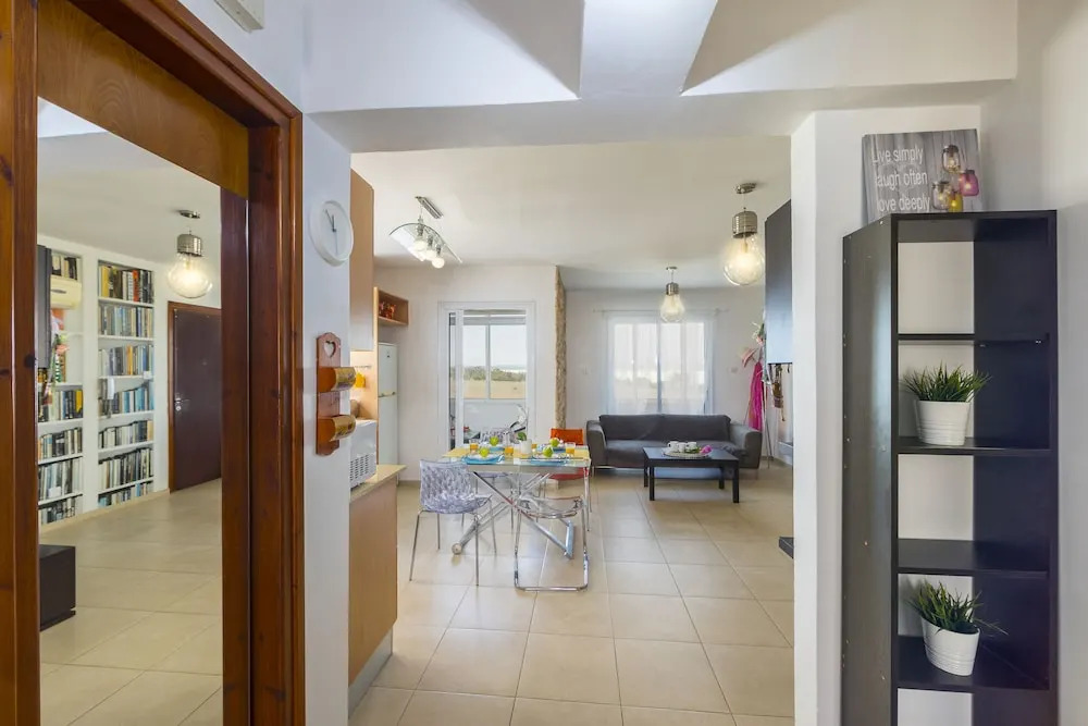 Mackenzie Alexandros Suite