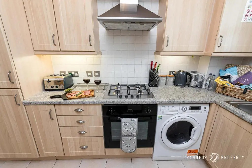 Elegant 2bed Apt- Bmouth Beach Front with Parking