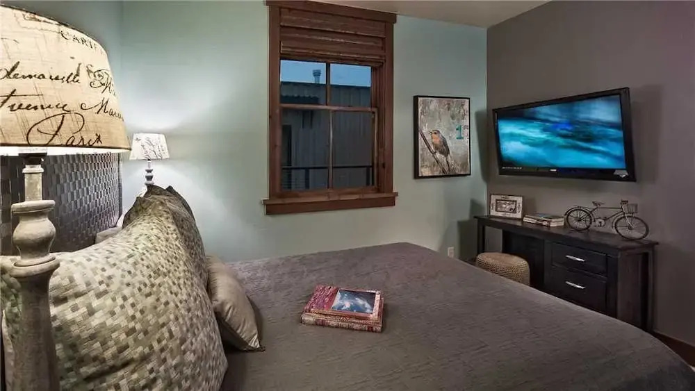 Governors Penthouse 401 3 BedroomCondo By Moving Mountains