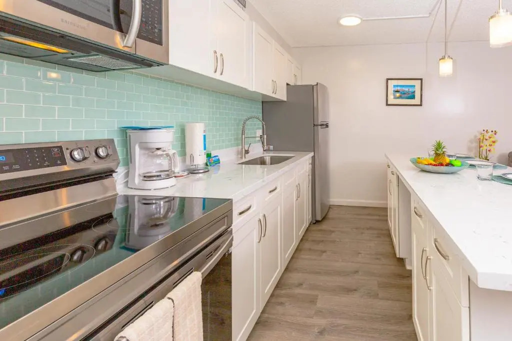 Beautiful 18th Floor with Panoramic Ocean Views 1 Block to Beach Free Parking & Wifi