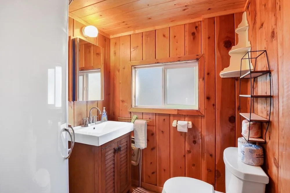 7 Minute Walk to Beach Chambers Landing Chalet