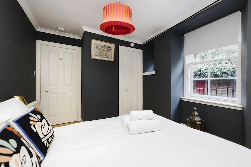 JOIVY Charming 1-Bed Home W/Patio Nearby The Castle