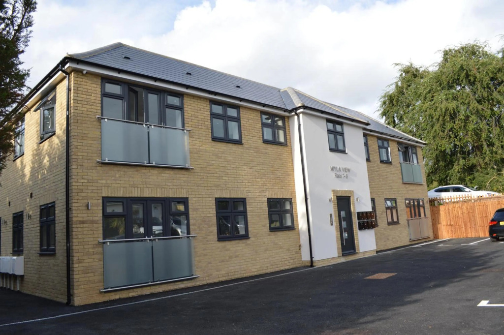 One Bed Apartment with Allocated Parking and Fast WiFi in a quiet neighbourhood of Hatfield