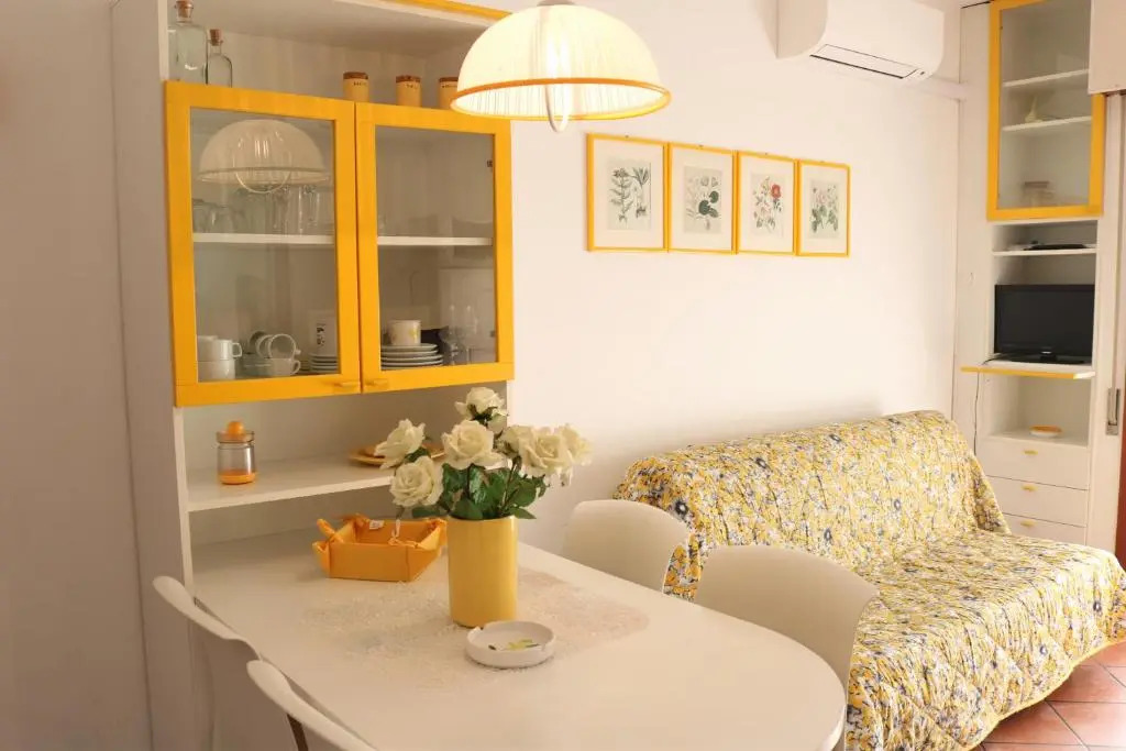 Bright sea Front Apartment With Balcony