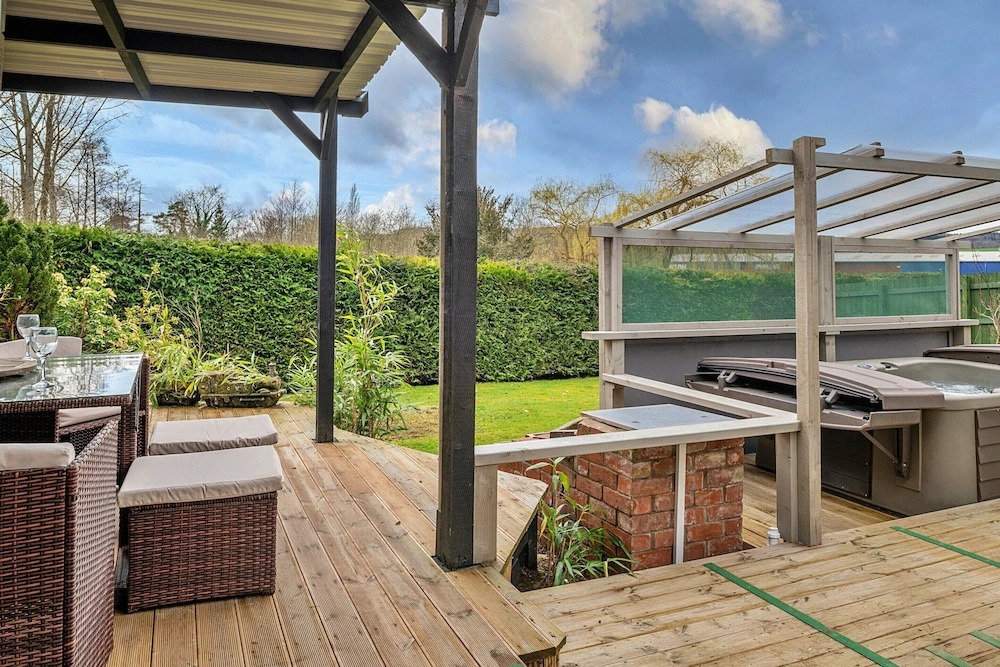 Lodge in Shropshire With Private Hot Tub