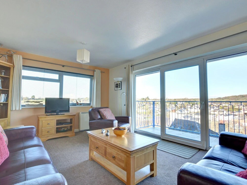 Peaceful Holiday Home in Saundersfoot With Balcony