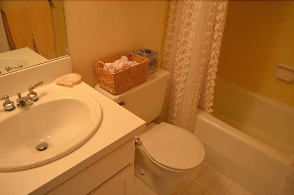PPV F-3 - 2 Br Condo